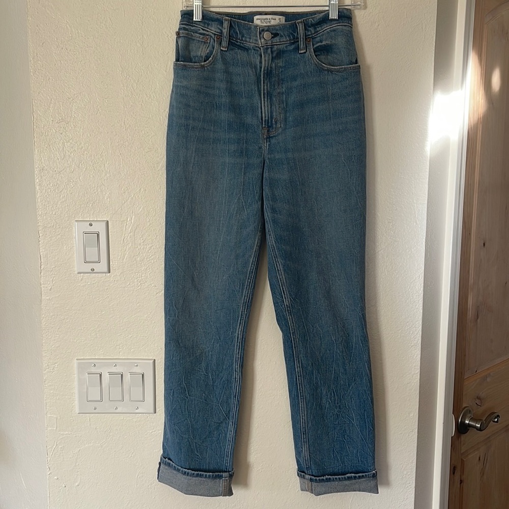 A&F 90’s Straight Ultra High Rise